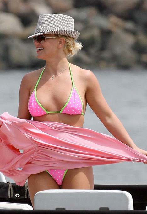 Britney Spears Bikini Pictures.