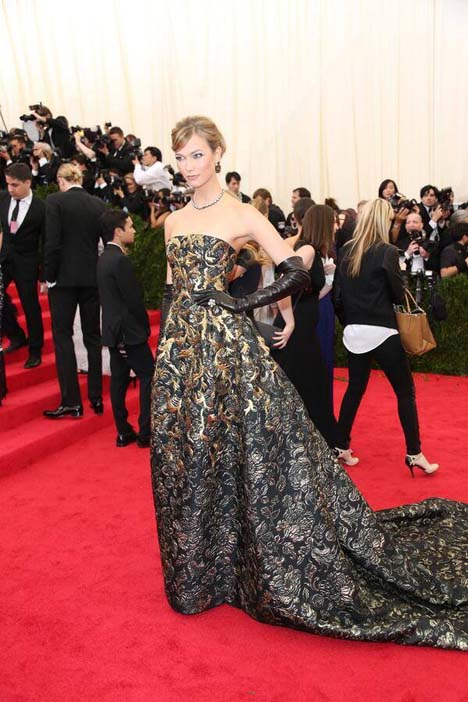 Karlie Kloss in Oscar de la Renta at The Metropolitan Museum of Art Costume Institute Benef